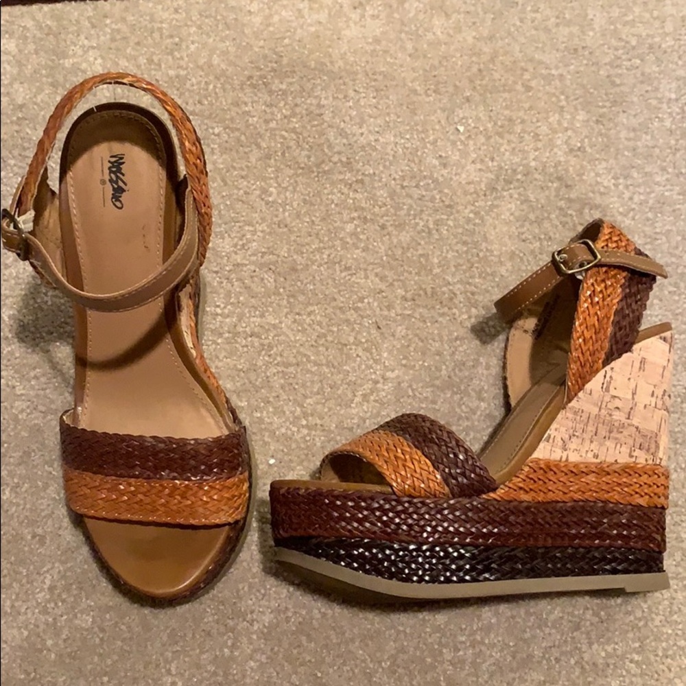 Like New! Massimo Woven Basket Wedge - Size 8